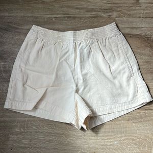 Aritzia Wilfred Free
Nova 3" Short
#82098
Size small 
Color birch